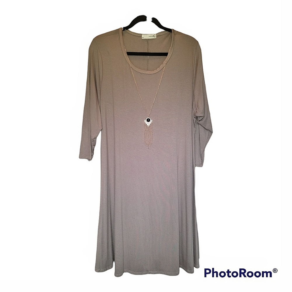 Forever Rose, 3x, Dress, Mocha color, detachable necklace, 3/4 sleeves ✨️
